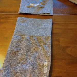 Heather Gray Gymshark set. Gently used. Lost weight, can’t wear anymore.